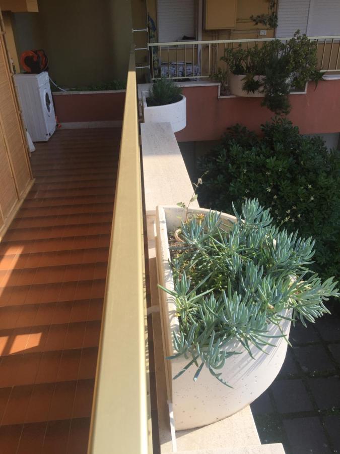 A Due Passi Dal Mare Apartment Vallecrosia Exterior photo